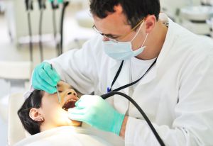 Стоматолог в СПб платно