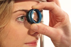 Закрытоугольная глаукома, причины, симптомы, лечение и профилактика